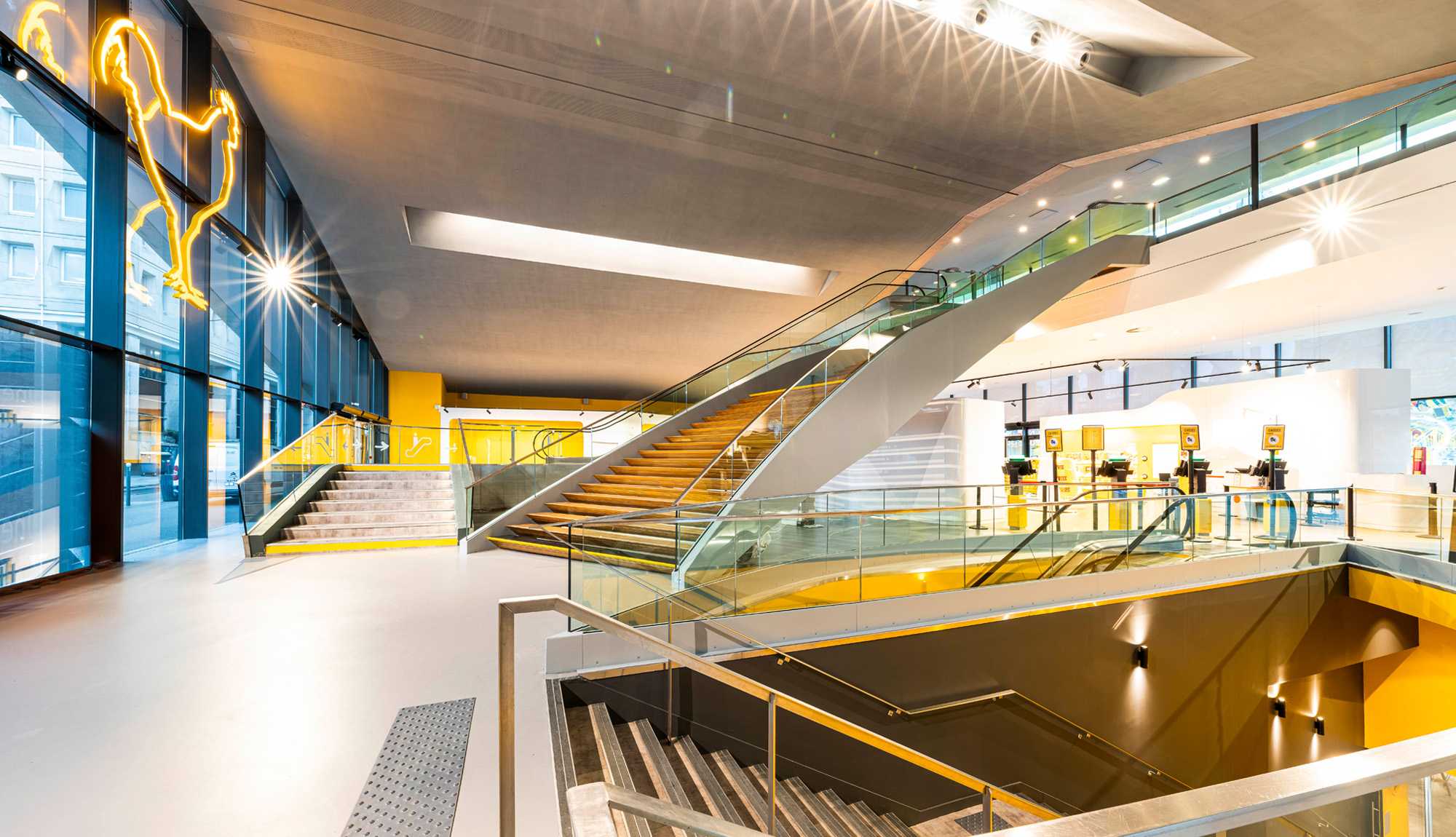 FAY ARCHITECTES - Passage à la marque, retails, Charlie's & Häagen-Dasz, Pathé Games, Circulations, Entrées de salle - Architecture cinéma