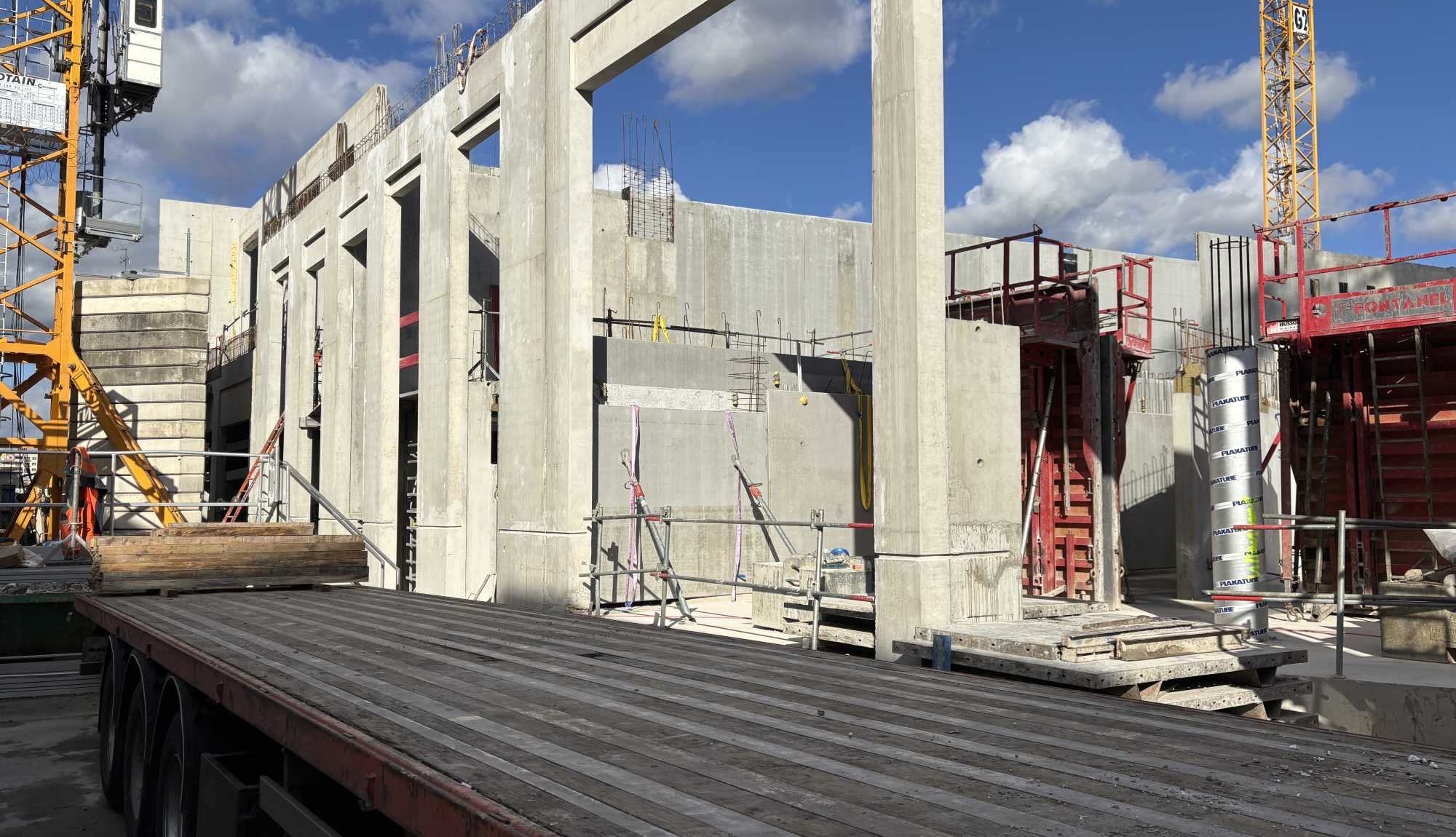 Gratte-ciel Villeurbanne collectif participatif vue ciel cinéma lyon Tiers-lieu beton de chanvre BREAM HQE Bas carbone