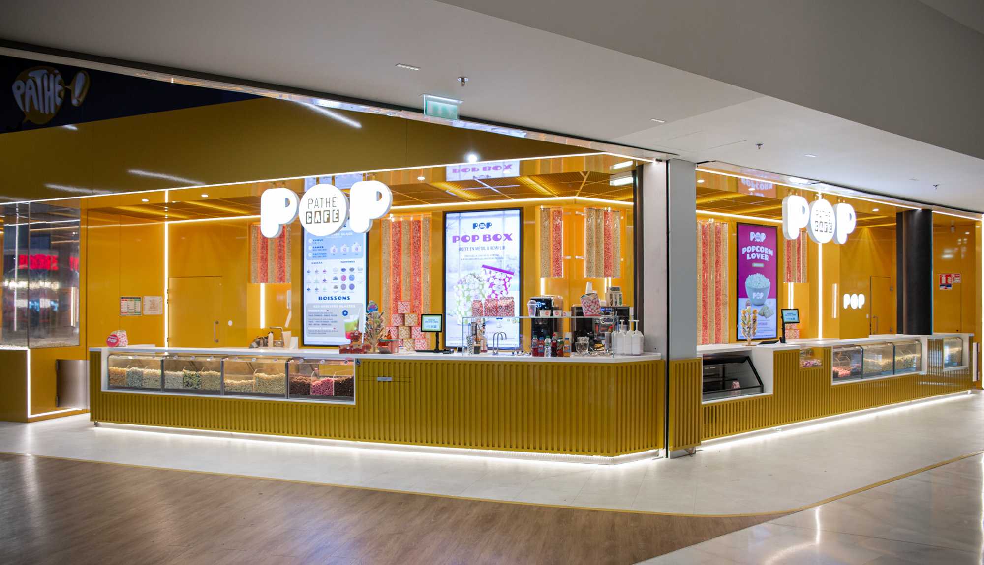 fay-architectes-pathe-cinema-cafe-pop-senart-comptoir cinéma architecture intérieure jaune